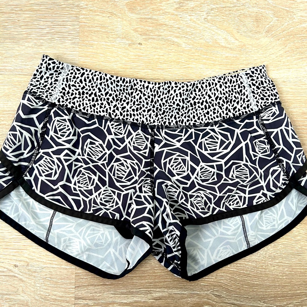 Lululemon Black and white graphics
